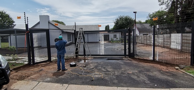 Clearvu gates and panels