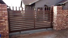 Custom sliding gate